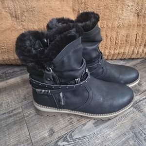 Refresh Black Faux Fur Winter Boots
